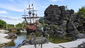 In frontierland zijn er op dit moment 10 attracties te bezichtigen. Pirates Beach Disneyland Paris Attracties Disneyland Parijs Disneyland Parijs