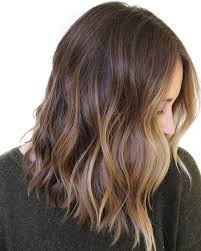 Un Pooooco Menos Rubio Adelante Brown Hair Balayage Medium Length Hair Styles Hair Styles
