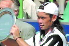 Inmediatamente comenzaron a correr los rumores de cirugías plásticas y estiramientos faciales, a lo que el chino se dio el tiempo de. A 25 Anos Del Triunfo De Rios En Bolonia Todos Los Primeros Titulos De Los Tenistas Nacionales La Tercera