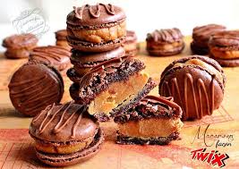 Macarons Chocolat Et Caramel Facon Twix Macaron Chocolat Recette Macaron Macaron