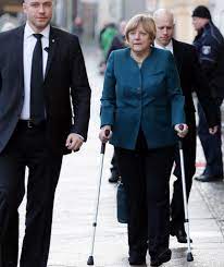 A photo of the german chancellor dating from 1990 | peer the picture of angela merkel is being put up on a wall featuring the portraits of the former german. Einbruch In Angela Merkels Wohnhaus Trotz Polizeischutz Politik Inland Bild De