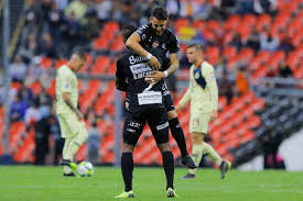 Brian fernández, delantero de colón, subió una foto a su cuenta de instagram acompañado por la familia de su novia, que generó gran revuelo en dicha red social. Futbol Brian Fernandez Tiene Dura Sancion Por Hechos En Monterrey Aym Sports