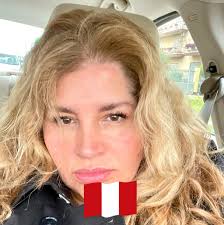 aquella Libreria que tenia sucursales en casi todo el Perú... y que tuve el  honor de que en la sección niños, la pase todos los viernes y sábados en  medio de libros,