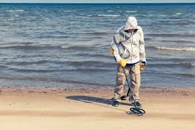 Three audio tones help to distinguish between metals and. 8 Best Metal Detectors For The Beach In 2021 Popular