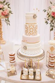 With edible pearls, sugar feathers wand edible brooches. 27 Refined And Bold Art Deco Wedding Cakes Weddingomania
