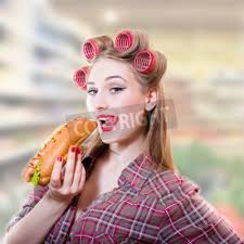 82,165 blonde sandwich free videos found on xvideos for this search. Pinup Schone Blonde Junge Frau Mit Blauen Augen Die Spass In Fototapete Fototapeten Hotdog Lockenwickler Senf Myloview De