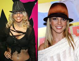 20 i think you need to take this blouse out/ in; 11 Of The Most Insane Celeb Lookalikes Hiburan Petua Dan Maklumat Berguna Mengenai Hubungan Dan Perkahwinan