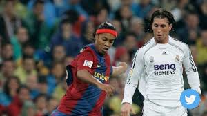 Duas vezes eleito o melhor do mundo pela fifa. The Reaction Of Ronaldinho When A Fan Asks Him His Autografo