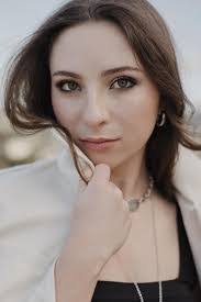 Kelly Artz's Instagram, Twitter & Facebook