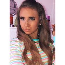 Demi Murphy's Instagram, Twitter & Facebook