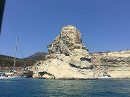 Θα ξεκινήσουμε για την πολύαιγο, ένα νησάκι στα ανατολικά της μήλου με απίστευτα καταγάλανα νερά που θυμίζουν φυσική πισίνα. Mhlos Kleftiko Milos Kleftiko Mapio Net