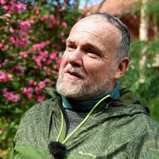 Peter Straub liebt seinen Kameliengarten in der Pfalz