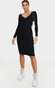Il y a 30756 robe mi longue en vente sur etsy, à un prix moyen de 49,27 €. Robe Mi Longue En Maille Noire A Col En V Prettylittlething Fr