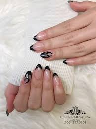 Hello everyone my name is desire i'm here to offer the comfort of a spa not being in a spa! Helen Nails M61