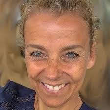 Stephanie Nowicki's Instagram, Twitter & Facebook