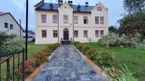 Žije zde přeš 900 obyvatel. Novy Chodnik Pred Postou Obec Prepere