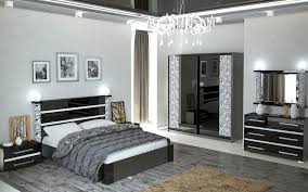 Graues bett welche wandfarbe schlafzimmer blau 50 blaue schlafbereiche die schlaf farbe schlafzimmer graues bett graues sofa welche wandfarbe haus design ideen welche farben passen. Schwarzes Bett 35 Fotos Schlafzimmer Innenarchitektur Mit Schwarzem Leder Und Glanzendem Bett