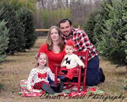 Family Outdoor Photo Shoot Ideas Christmas Photos Outfits Christmas Family Photos Funny Family Christmas Photos
