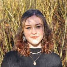 Eva Curran's Instagram, Twitter & Facebook