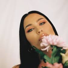 Molly Hammar (@MollyHammar)