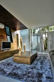 Memilih bingkai metalic sebagai hiasan dinding merupakan pilihan yang dapat kamu pilih dengan memasukan bebearapa foto klasik, seperti potret lanscape. 12 Contoh Dekorasi Cantik Untuk Melengkapi Desain Interior Ruang Tamu Anda Arsitag