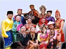 Di samping itu, perpaduan kaum dalam kalangan rakyat malaysia dapat dipupuk menerusi aktiviti hari keluarga. Keunikan Penduduknya Yang Berbilang Kaum Dan Budaya Malaysia Negaraku