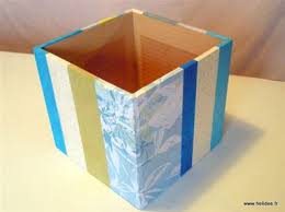 Vous pouvez utiliser du papier à origami ou toute autre feuille de papier en pliant diagonalement la feuille, en ramenant un coin sur le grand côté opposé puis en coupant l'excès de papier afin d'obtenir un carré.step 2, pliez le papier en deux. Boite En Carton A Couvercle Diy Fiche Creative