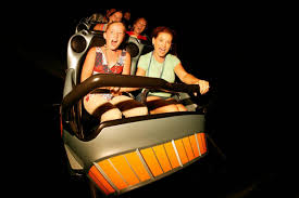 ディズニーランド、スペースマウンテン走行中に乗客が飛び降りて緊急停止 - FRONTROW