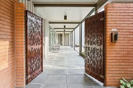 Zillow Gone Wild added a new photo.