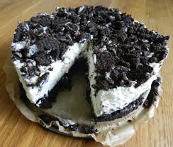 Die restliche, zimmertemperaturwarme butter mit dem staubzucker mixen und den frischkäse dazugeben. Oreo Sahne Torte Selber Machen Mit Nur 4 Zutaten Ohne Backen Oreo Kuchen Ohne Backen Oreo Torte Ohne Backen Kuchen Ohne Backen