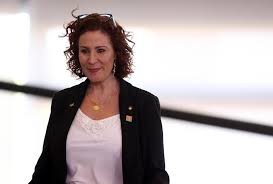A deputada federal por são paulo carla zambelli falou com exclusividade para o sechat sobre a tramitação do projeto que. Carla Zambelli Apaga Video De Netinho Cantando Milla Apos Decisao Judicial
