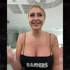 OnlyFans Model Danii Banks Says No Kids Saw Her Flashing Boobs at Raiders  Game