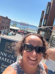 Is it safe to walk from Grand Hyatt Seattle to Starbucks Reserve as a  single woman?