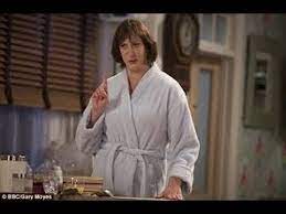 Miranda, season 3 episode 3, is available to watch free on imdb tv and stream on itv. Miranda S03e03 The Dinner Party Youtube
