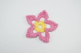 Quick five minute crocheted flower creative jewish mom. 25 Easy Crochet Flower Patterns