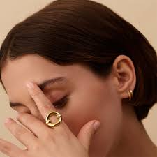 Ines Golden's Instagram, Twitter & Facebook