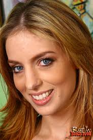 ▷ Ruth Blackwell in Riley Shy - Ruth Blackwell (Photo 4) | Dogfart