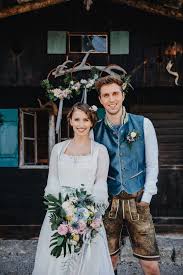 Trachtenhochzeitsinspiration Unterm Apfelbaum Fotografie Ramona Reckziegel Https Ramona Reckziegel Photography De Hochzeit Hochzeitswahn Apfelbaum