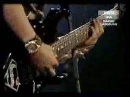 Bila menari dongak ke langit langkah mu sumbang salahkan bumi silap sendiri tak dipeduli terbiar sudah membuta tuli baru tengadah menyesal diri. Pin On Lagu Slow Rock