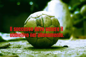 Aristide receives a rich inheritance of jewelry from his died mother, but when he meets a beautiful redhead at the cemetery, his life changes unexpectedly. 120 Frasi Motivazionali Sul Calcio Immagini Di Calcio Con Citazioni