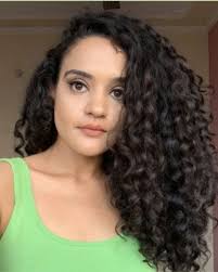 23 Airport Hairstyles for Curly Hair