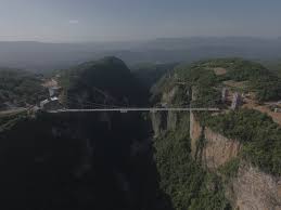 Di china, jembatan kaca terpanjang di dunia. Jambatan Kaca Terpanjang Dan Tertinggi Di China Pegang 10 Rekod Dunia Astro Awani