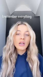 Hannah Mullis's Instagram, Twitter & Facebook