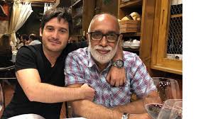 En esta extensa charla con teleshow, el conductor habla de sus relaciones con las mujeres, y de por qué no se casa con su pareja de 22 años. El Negro Oro Se Comprometio Con Su Novio Mas Juntos Que Nunca Infobae