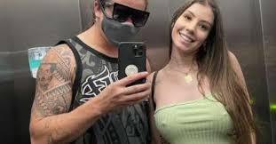 Whindersson nunes teve outra namorada. Whindersson Nunes Se Irrita Com Comentarios Sobre Seios Em Evidencia Da Namorada