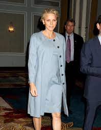Charlene de monaco est enceinte ! A 6 Mois De Grossesse Charlene De Monaco Ne Cache Plus Son Baby Bump Elle