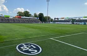 Bois var faktiskt en av de första klubbarna i sverige där man började klä sig i lagets färger när man skulle gå på match. Mot Den Moderna Fotbollen Sa Stormar Landskrona Bois Mot Allsvenskan Fotboll Skane