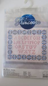Coton perlé 8 marion lichen et mouliné 356 & 728 dimensions de la broderie terminée : Kit Complet Point De Croix Compte Abecedaire 26 X 20 Cm Princesse Un Grand Marche