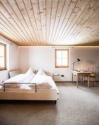 Nevertheless, the young boss of the holzgauerhaus, christine bechter, has made exactly that on the flag. Holzgauer Haus
