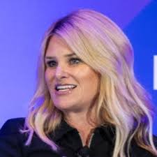 Dara Riordan's Instagram, Twitter & Facebook